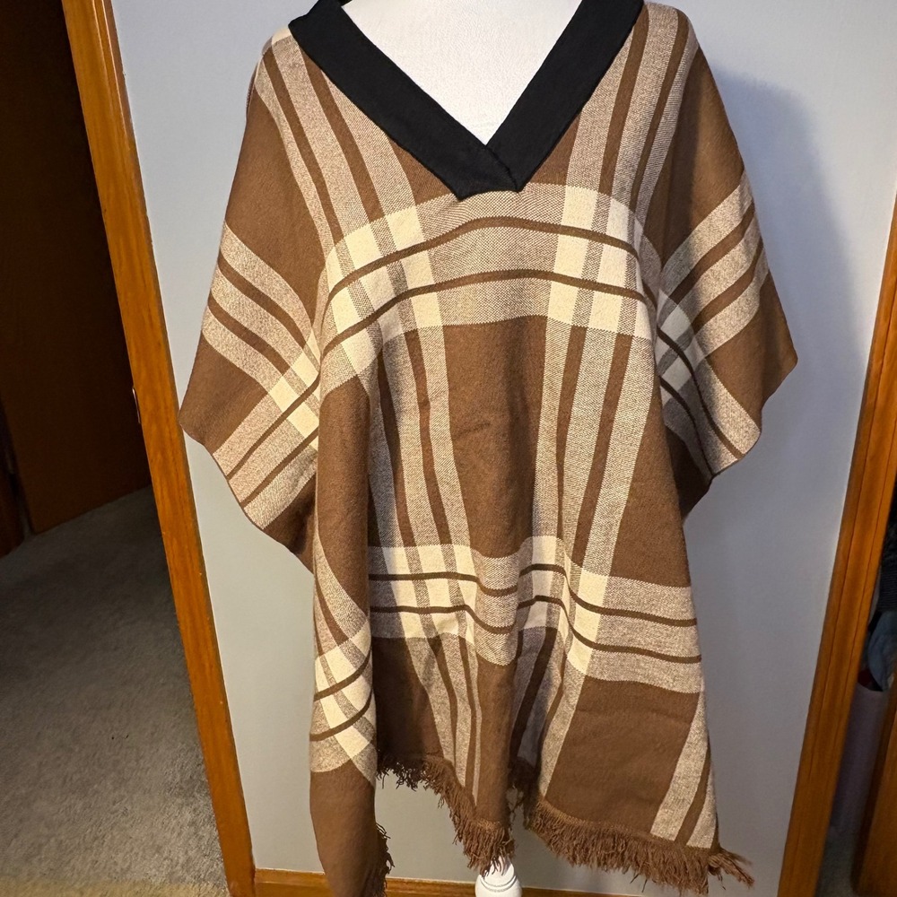Lysse Plaid V Neck Poncho Sweater Fringe Trim Button Detail Brown‎ Cream